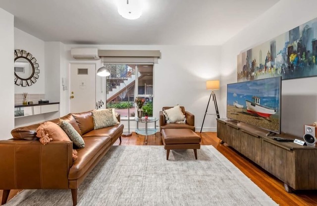StayCentral - Brunswick Vibe (Parkville/Brunswick) - Sydney Rd, Brunswick - 2 Bedrooms, 2 Beds, 1 Bathrooms, 1 secure parking spot (small car only) and free street parking nearby.