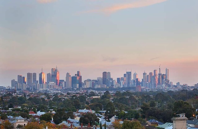 StayCentral - Northcote Hill Penthouse - Campbell Grove, Northcote - 2 Bedrooms, 2 Beds, 1 Bathroom, 1 secure undercover parking spot.