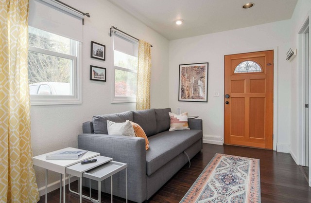 #StayinMyDistrict Kenton Private Guest House