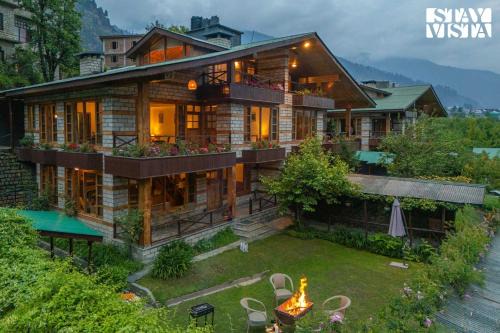 StayVista at Himalayan Retreat Luxury Villa in Manali