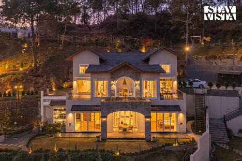 StayVista at Ilika - Heated Infinity Plunge Pool and Jacuzzi