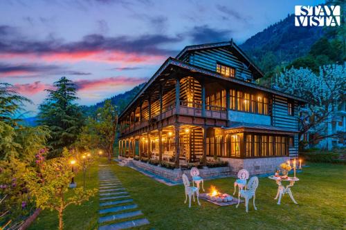 StayVista at Snowdrop House - 5BR Pet Friendly Villa on Main Highway Manali
