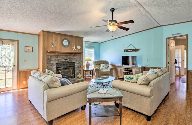 Steinhatchee Home w/Boat Parking: 1 Mi to Marina