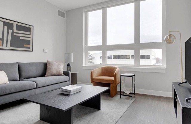 Stellar Arlington Heights 2BR w/ Gym & Dog Spa, near Metro, by Blueground