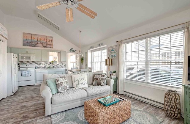 Step into the beautiful "Easton Shore" home in the Clearwater community! WIFI, Community Pool, Tennis, Beach town, and more!