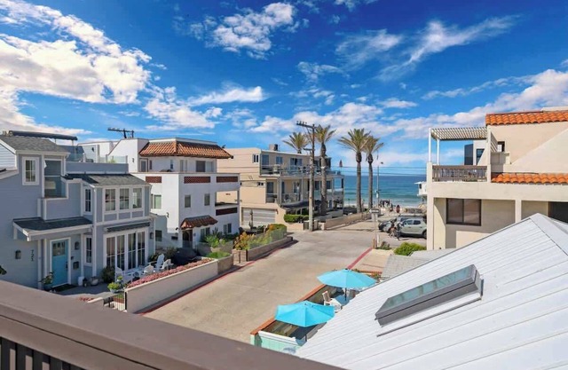 Steps from beach, Newly Renovated!