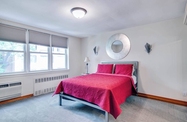 STEPS FROM ROCKEFELLER CENTER, TIMES SQ., UNITED NATIONS, SHOPPING AND SUBWAY