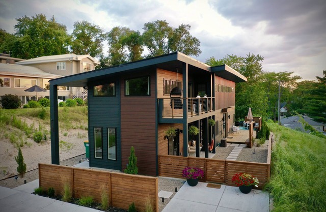 Steps from the beach and 1 Mile from Indiana Dunes National Park