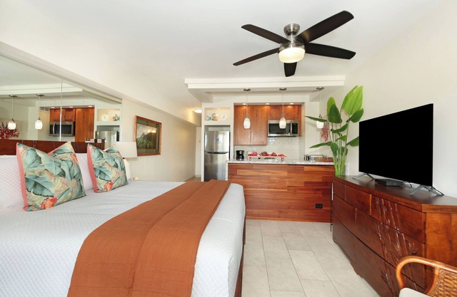 Steps to beach! Gorgeous renovated partial ocean view condo at Waikiki Shore!