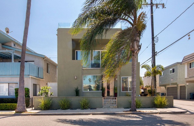 Steps to Beach Ocean-View Luxury Home w/Rooftop Deck & Private 2-Car Garage