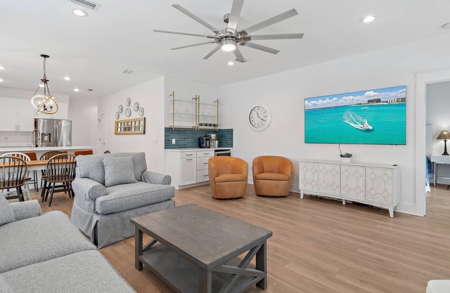 *Steps to Beach* Fully Remodeled Single-Level Home - Golf Cart + Bikes