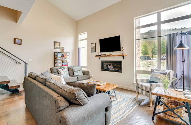 Steps to Conquest Ski Lift: Granby Home w/Grill