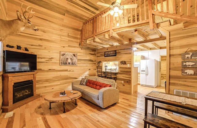 Steps to Kentucky Lake: Cozy Cabin w/Deck!