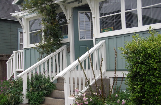 Steps to ocean. Across the street from the Municipal Golf Course. License 0020