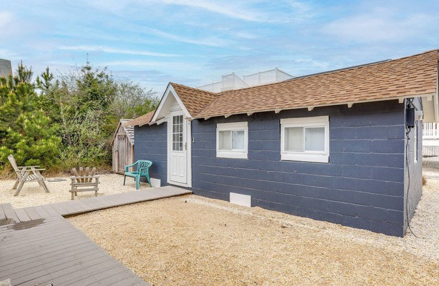 Steps to Surf City Beach: Pet-Friendly Cottage!