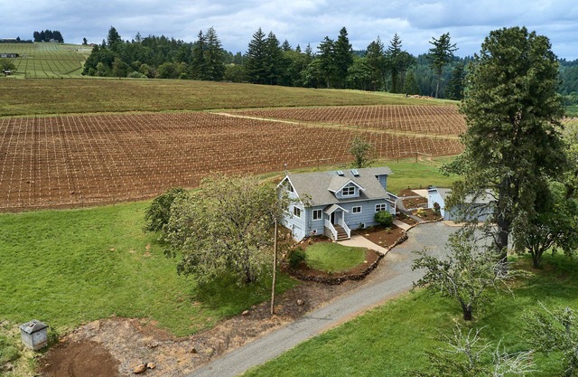 Stiling Vineyards~ A 3 bed/3 bath Luxury Farmhouse