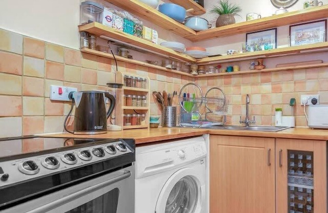 Stockbridge - Homey 1 BR-1BA flat w/Garden Access