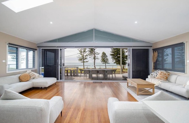'Stockton Grande' A Sublime Beachfront Family Oasis