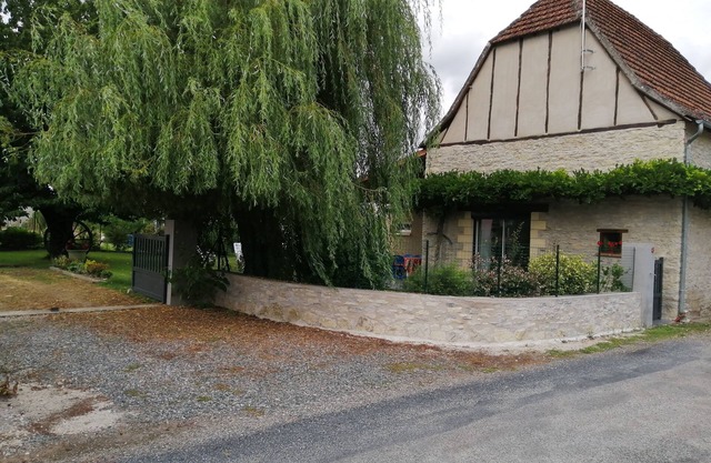 Stone barn conversion for 4 people, with swimming pool.