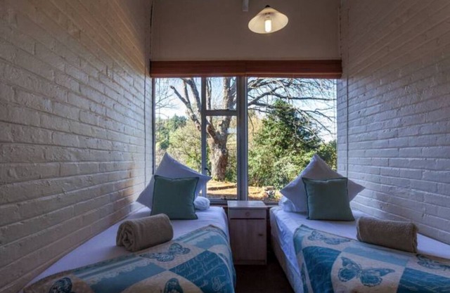 Stone cottage in the forest; 3 bedrooms. Cozy and family friendly!