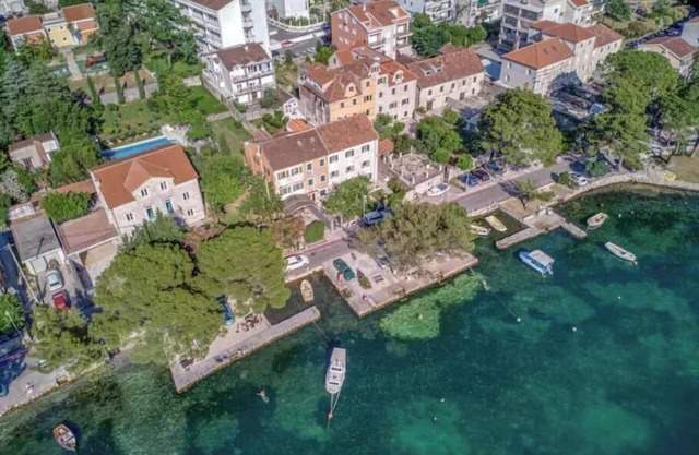 Stone Home Kotor - 4 bedroom beachfront house!