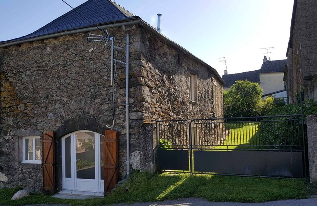 Stone house in aveyron not far from several sites to visit najac laguiole