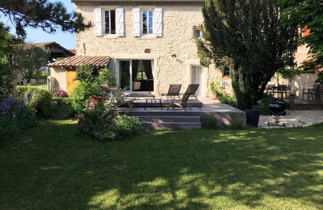 Stone house with swimming pool near the village