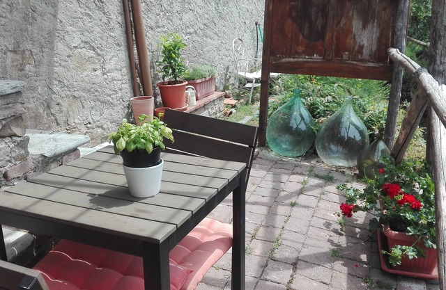 Stone Rustico with garden in ancient village, Tuscany Exclusive whirlpool
