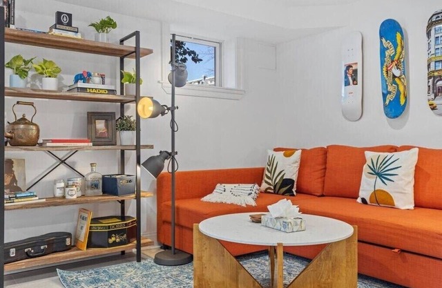 Stone's Throw from Capitol Hill/Free Parking