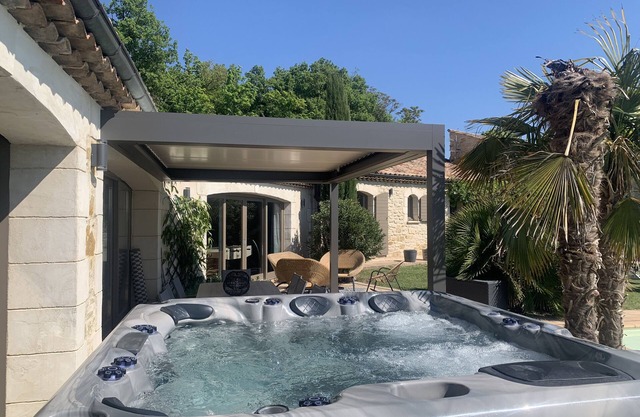 Stone villa in Drôme with pool and jacuzzi