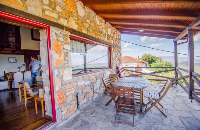 Stonehouse 2 Bedroom Chalet on Olympus Amazing View