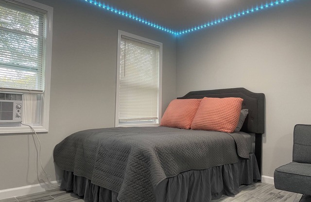 Stonemountain City Apartment With Private Entrance