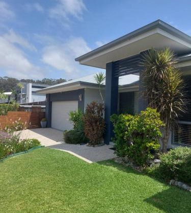 Stones Throw at Sapphire