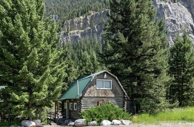 Storm Castle Highlands river cabin