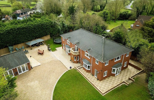 Stratford 4 BR Family Mansion with Pool, Gym & BBQ