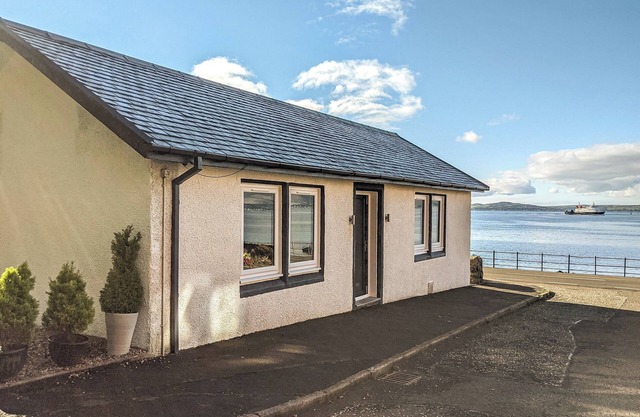 Strathclyde Cottage North