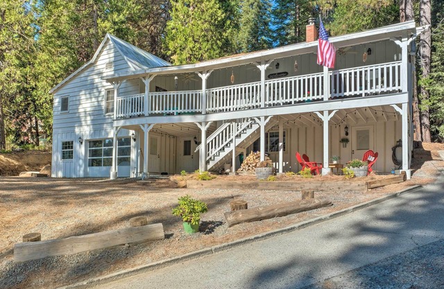 ‘Strawberry Hill Cabin' 5 Mi to Skiing and Lake