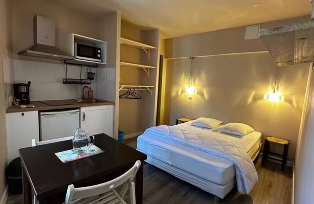 Studio 3 " Aux volets bleus " Cosy studio at the foot of the Pyrenees