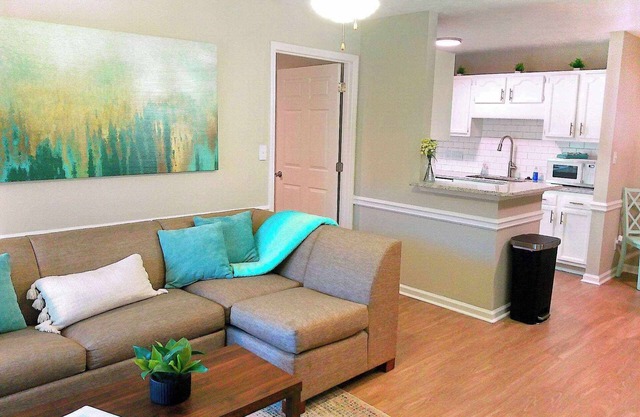 Studio 415 ~ Self Check-in, 1st Floor Apt