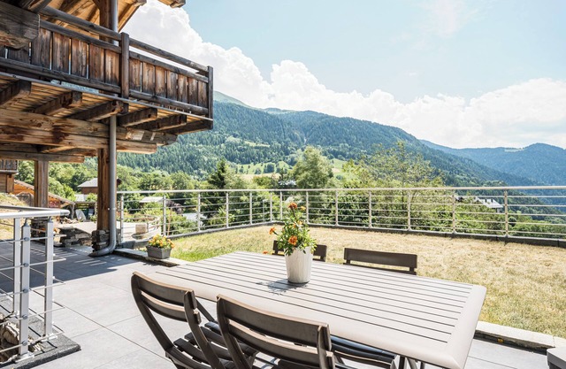 Studio Apartment 'De Charme Montagne' with Mountain View, Private Terrace and Wi-Fi
