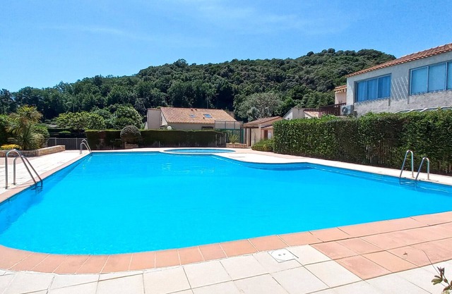Studio Apartment 'Cocoon Hut - Terrace - Pool' with Shared Pool, Wi-Fi and Air Conditioning
