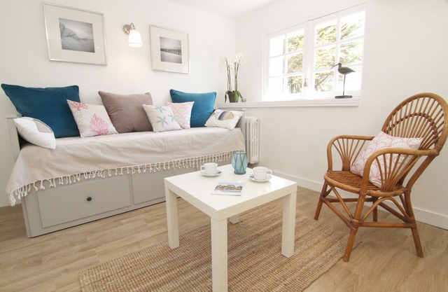 Studio Apartment 'Villa Prat Bras - Vue Mer' with Sea View, Shared Garden and Wi-Fi