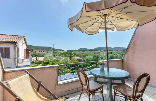 Studio Apartment 'Monolocale Dolores' with Shared Pool, Wi-Fi and Air Conditioning