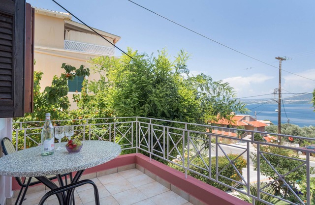 Studio Apartment '3 Adults No 3' with Sea View, Wi-Fi and Air Conditioning