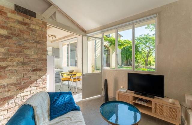 Studio Apartment "À La Campagne" with Private Pool & Wi-Fi