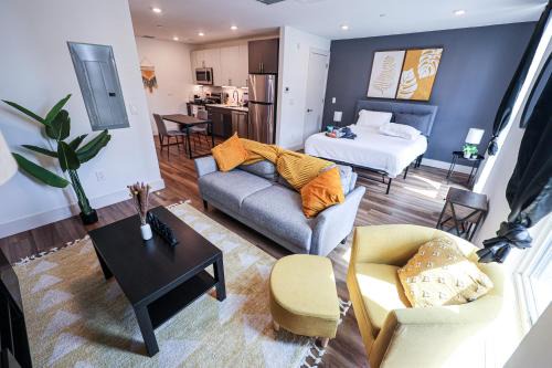 Studio Apartment - Central,gym,rooftop,wifi,wd