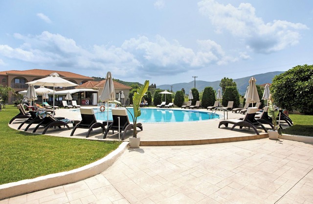 Studio Apartment 'Eleni's Garden Studio 3' with Pool, Private Balcony & A/C