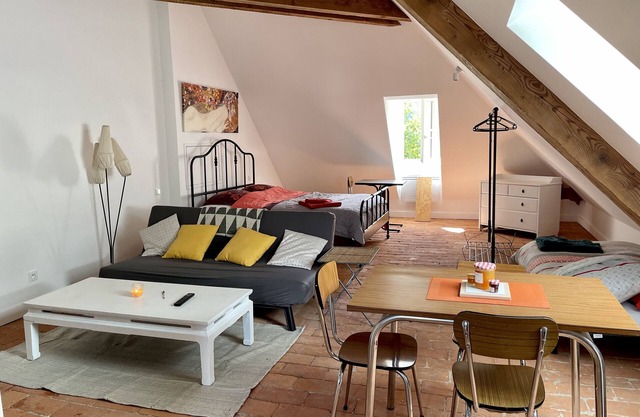 Studio Apartment 'Hyper-Centre Villa Isabelle' with Mountain View and Wi-Fi