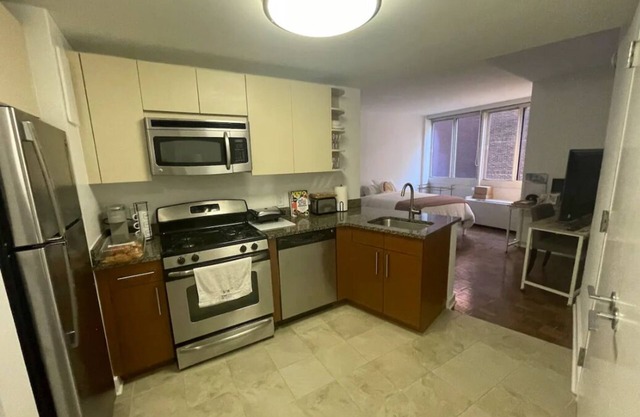 Studio Apartment in Downtown Brooklyn w/Laundry Room, Gym, Rooftop, and Lounge