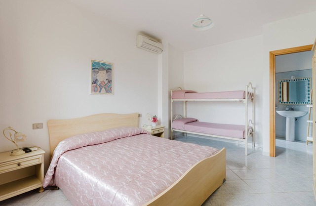 Studio Apartment 'Camera 2' with Shared Terrace, Wi-Fi and Air Conditioning